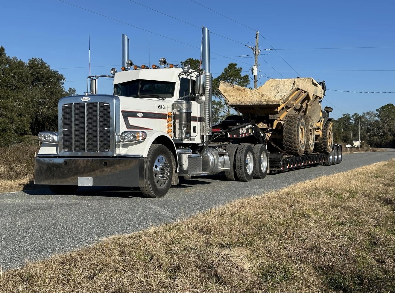 Peterbilt semi hauling heavy equipment on lowboy trailer — North Florida